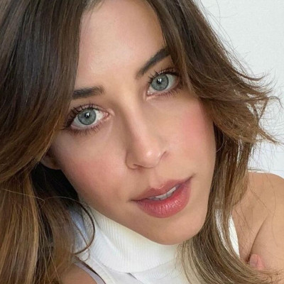 Το σπίτι της Demy θυμίζει κάτι από σύγχρονο παλάτι - Το τεράστιο σαλόνι και ο καταπράσινος κήπος