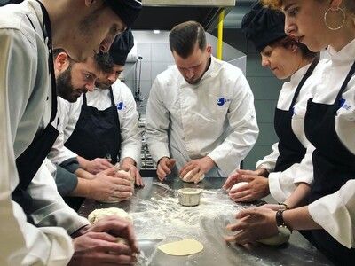 Εξειδίκευση, έμπνευση & γνώση: τα όπλα των νέων σεφ