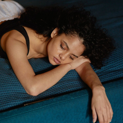 Πώς η μοναξιά μπορεί να σε επηρεάσει ψυχικά και σωματικά (+ πώς να διαχειριστείς το All by Myself)