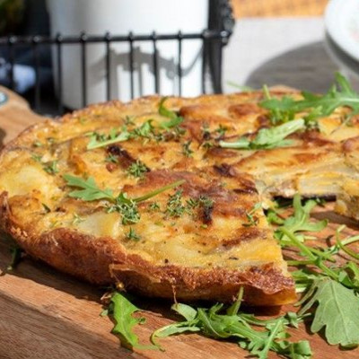 Άκης Πετρετζίκης: Ισπανική τορτίγια (Ομελέτα με πατάτες)