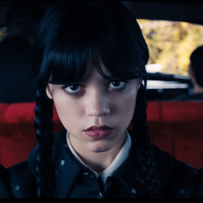 Έχεις νιώσει ποτέ ότι δεν ανήκεις; Η Ακαδημία Nevermore της Wednesday Addams δέχεται αιτήσεις