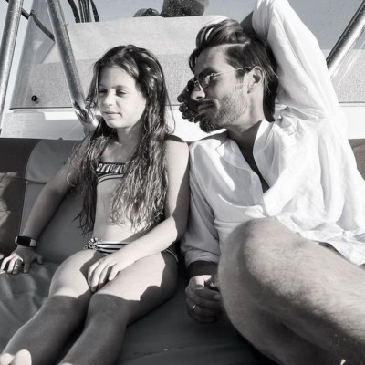 Γιώργος Καράβας: Τρυφερές στιγμές με την κόρη του στη θάλασσα