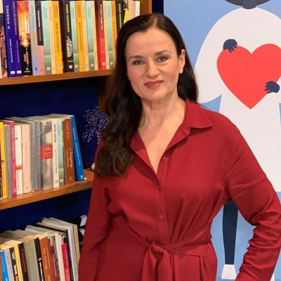 «Μας καθήλωσες» - Η Καρυοφυλλιά Καραμπέτη έγινε trend και στο Twitter για τον ρόλο της ως Κυβέλη