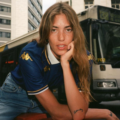 Η νέα καμπάνια για τις φανέλες της Καλλιθέας έχει κάτι από editorial και δίνει το στίγμα της αλλαγής