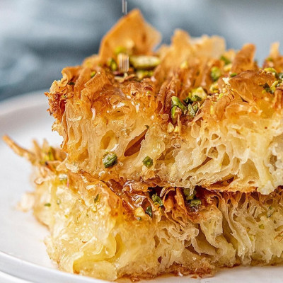 Crinkle cake: H συνταγή για γλυκό ταψιού με ένα φύλλο κρούστας που έγινε viral στο TikTok