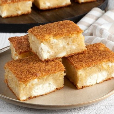 Άκης Πετρετζίκης: Εύκολο τυρόψωμο (Μπουρέκι)