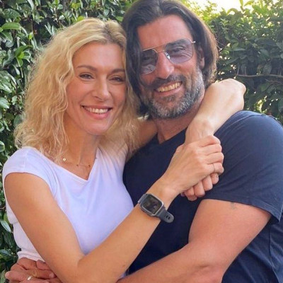 Το σπίτι της Ζέτας Δούκα & του Μιχάλη Χατζαντωνά στη Βούλα είναι γεμάτο θετικά vibes