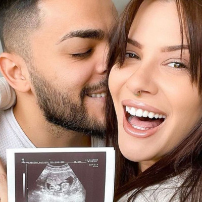 Λάουρα Νάργες: Ο Χρήστος Σαντικάι ετοιμάζει το λίκνο του μωρού κι εκείνη τον φωτογραφίζει