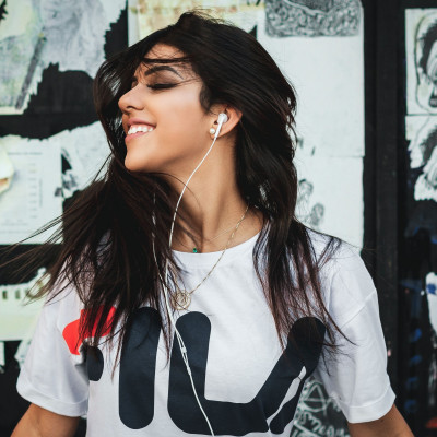 Τα ανερχόμενα αστέρια της μουσικής που πρέπει να βάλεις ASAP στη φθινοπωρινή σου playlist