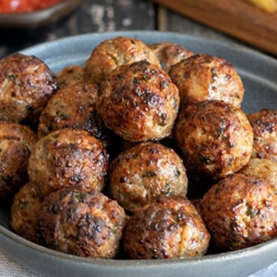 Άκης Πετρετζίκης: Κεφτεδάκια φούρνου