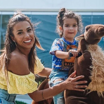 Ελένη Χατζίδου: Η τρίχρονη Μελίτα μαθαίνει να φτιάχνει marble cake