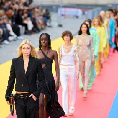 Τα highlights από τα shows των Stella McCartney και Thom Browne -To Y2K συνάντησε τη θεατρικότητα
