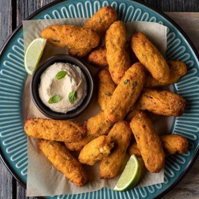 Άκης Πετρετζίκης: Κροκέτες με γλυκοπατάτα και κόκκινες φακές