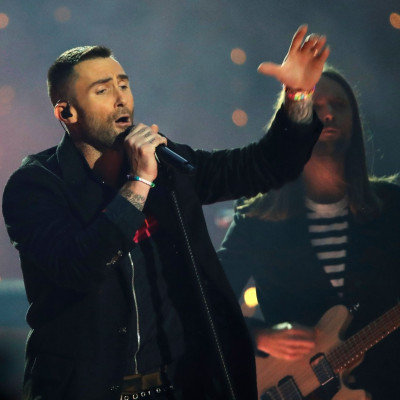 Το SNL έβαλε στόχο τον Adam Levine για το σκάνδαλο με τα μηνύματα και δεν τον λυπήθηκε καθόλου