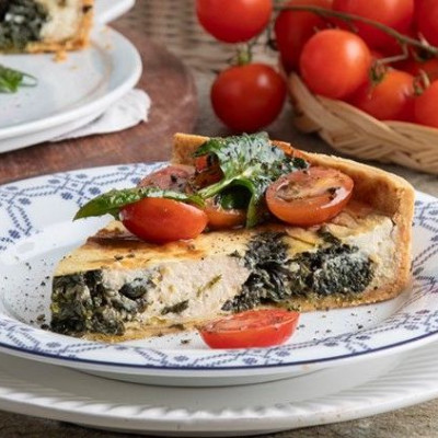 Άκης Πετρετζίκης: Τάρτα με ντοματίνια και σπανάκι