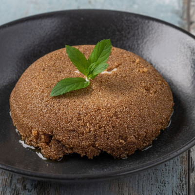 Σιμιγδαλένιος χαλβάς με γάλα και μελάσα