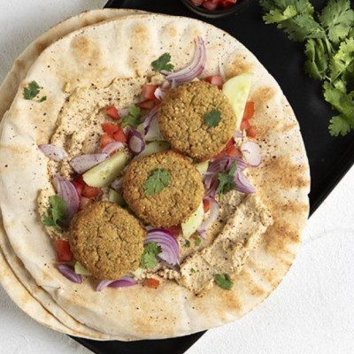 Άκης Πετρετζίκης: Φαλάφελ με κινόα