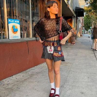 Οδηγός αγοράς: Οι πιο stylish mini φούστες της σεζόν θα σε κάνουν να βγεις για ψώνια τώρα