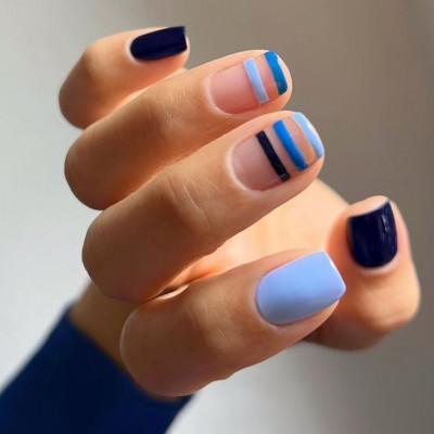 Blue nails: 10 μπλε μανικιούρ που θα σου φτιάξουν αμέσως τη διάθεση