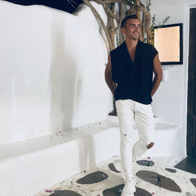 «Λουλούδι»: To νέο τραγούδι του Ιάσονα Μανδηλά μιλάει στην καρδιά κάθε ερωτευμένης