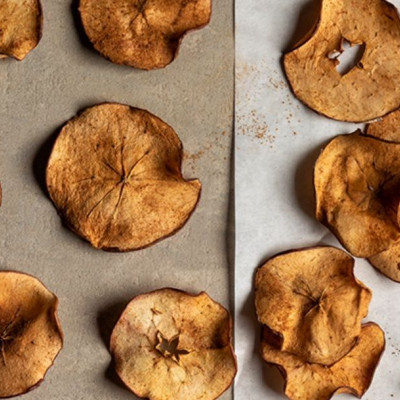 Άκης Πετρετζίκης: Τσιπς μήλου