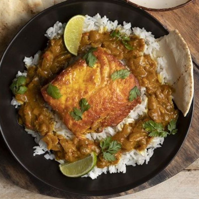 Άκης Πετρετζίκης: Σολομός με κάρι