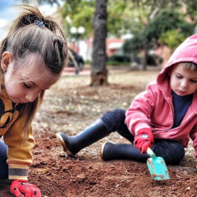 Κηπουρική στο σπίτι για την Κατερίνα και τον Αντώνη Jr Βαρδή