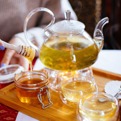 Με αλατόνερο και 2 ακόμη τρόπους θ' αντιμετωπίσεις τον πονόλαιμο σε 4 μέρες