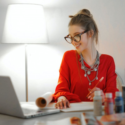 Να αλλάζεις ρούχα αμέσως & να πίνεις πάντα ένα ποτό μετά τη δουλειά, λένε οι ειδικοί