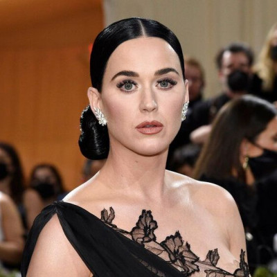 Η βλεφαρόπτωση της Katy Perry την ώρα της συναυλίας της αποκάλυψε και την σπάνια πάθησή της