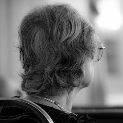 Κοινωνική απομόνωση: Πώς συνδέεται με τον κίνδυνο άνοιας