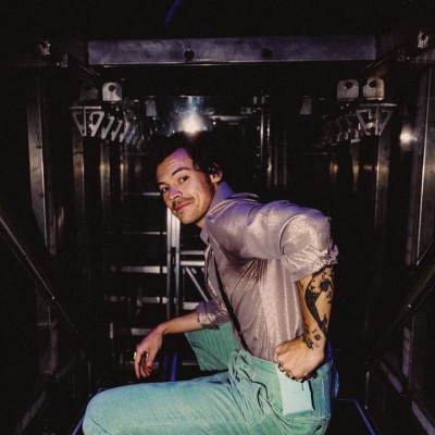 Ετοιμάσου να κολλήσεις με το Music for a Sushi Restaurant που έφερε στην κορυφή τον Harry Styles