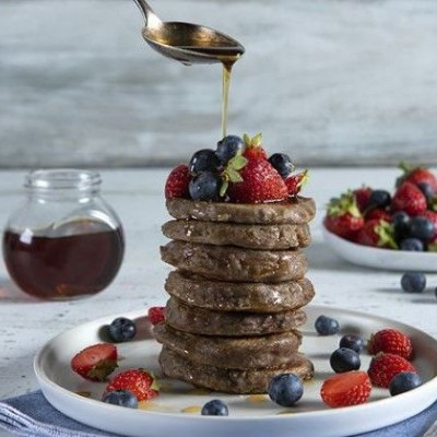 Άκης Πετρετζίκης: Pancakes με 3 υλικά