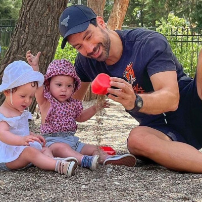 Σάκης Τανιμανίδης: Να τι κάνει με τις κόρες του πριν κοιμηθούν