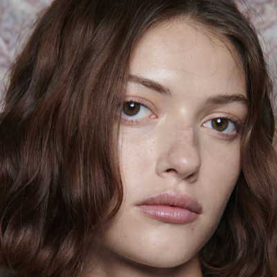 Double cleansing: Το hot trend στην περιποίηση της επιδερμίδας που βάζει «φρένο» στην ακμή