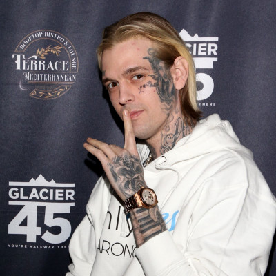 Nέκρος βρέθηκε ο Aaron Carter στην μπανιέρα του