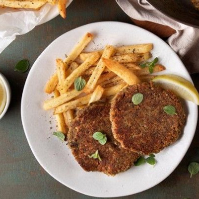 Άκης Πετρετζίκης: Μπιφτέκια λαχανικών με τηγανητές πατάτες