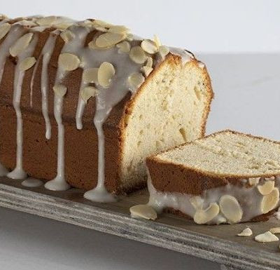 Άκης Πετρετζίκης: Κέικ μπαχαρικών