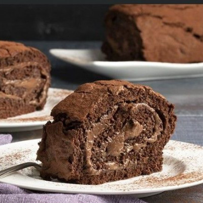 Άκης Πετρετζίκης: Κορμός με πραλίνα σοκολάτας