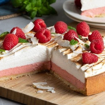 Άκης Πετρετζίκης: Τάρτα με κρέμα λάιμ και raspberries