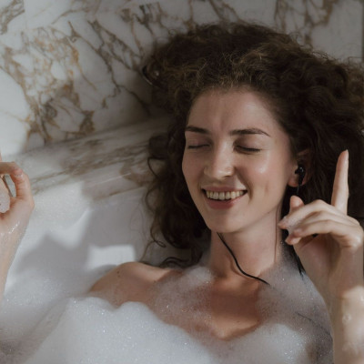 90's vibes: Τα 3 διασημότερα τραγούδια της «χρυσής μουσικής εποχής» αν βρίσκεσαι σε vintage mood