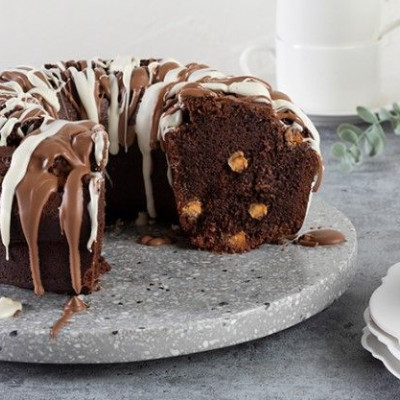 Άκης Πετρετζίκης: Κέικ τριπλής σοκολάτας