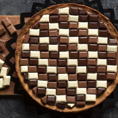 Άκης Πετρετζίκης: Τάρτα σοκολάτας με μπανάνα