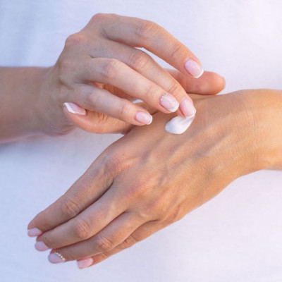 Ξηροδερμία τον χειμώνα & κνίδωση εκ ψύχους: Πώς θα τις αντιμετωπίσετε