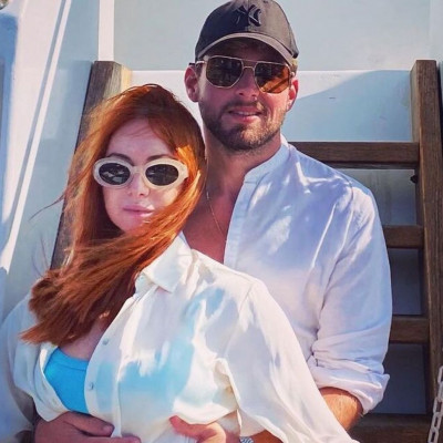 Παντρεύτηκε η Τάμτα Μαστοράκη! To μίνι και το κόσμημα στα μαλλιά