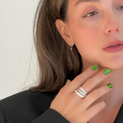 Xmas nails: Τα 10 πιο κομψά μανικιούρ για να γίνεις η Queen των Χριστουγέννων