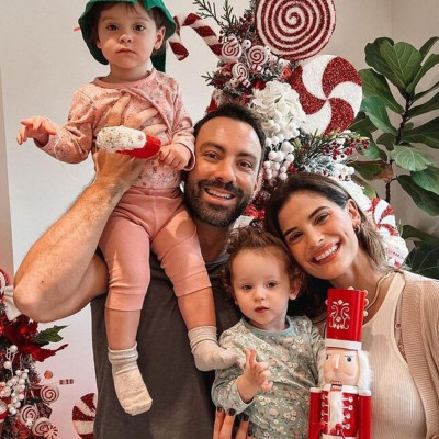 Μπόμπα-Τανιμανίδης: Στόλισαν το δέντρο με τις δίδυμες