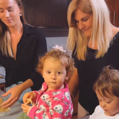 Χριστίνα Μπόμπα: Τα μπισκότα που έφτιαξε με τις κόρες και τη μαμά της