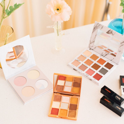 Cyber Monday calling! 10 υπέροχα beauty items που θα σου φτιάξουν τη διάθεση & το look