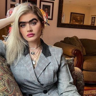 Το σπίτι της Σοφίας Χατζηπαντελή στο Λονδίνο είναι μια ωδή στην pop vintage διακόσμηση